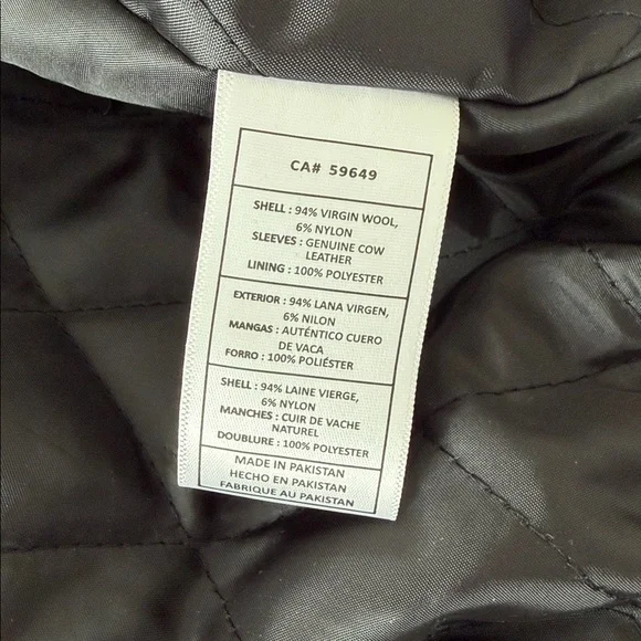 Mitchell & Ness Toronto Raptors Varsity - Picture 17 of 17